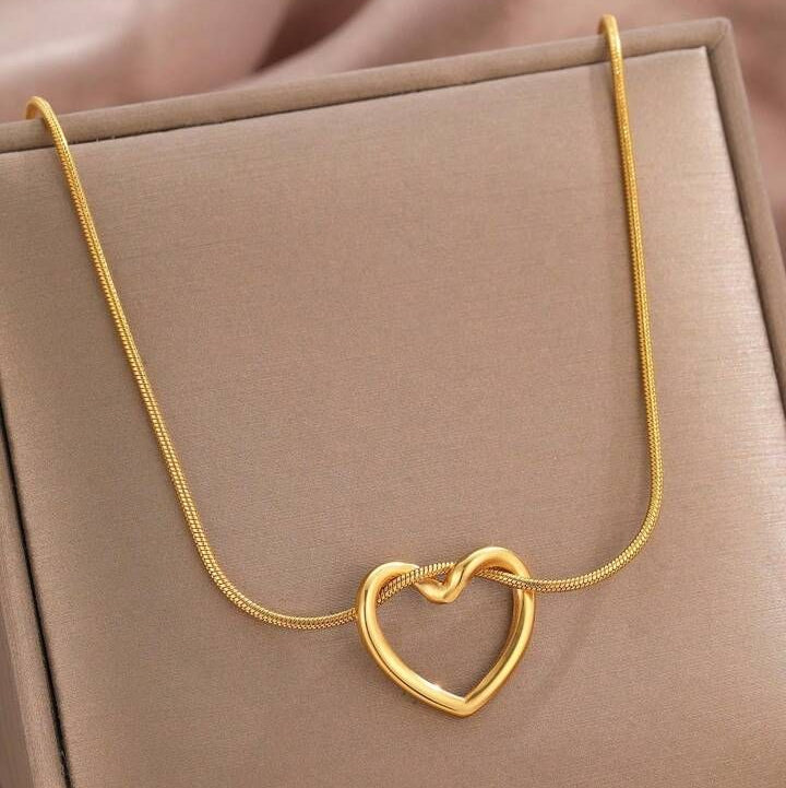 Minimal Heart Necklace